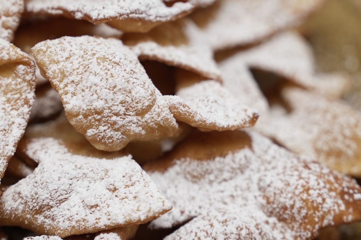 Cenci Toscani aka Bugie/ Chiacchere