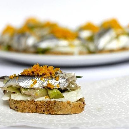 Crostini with marinated anchovies, mozzarella and puntarelle