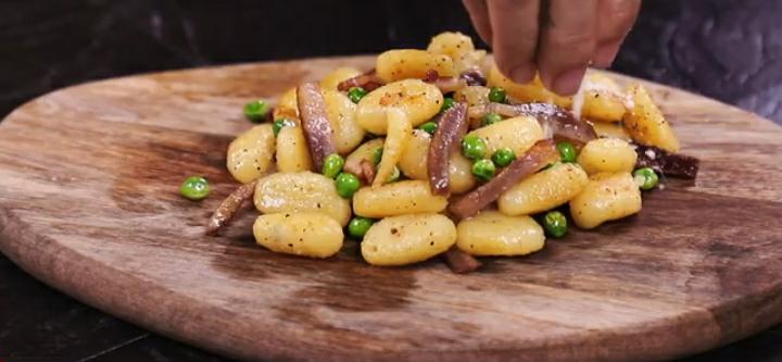 HAM AND PEAS TRUFFLE GNOCCHI