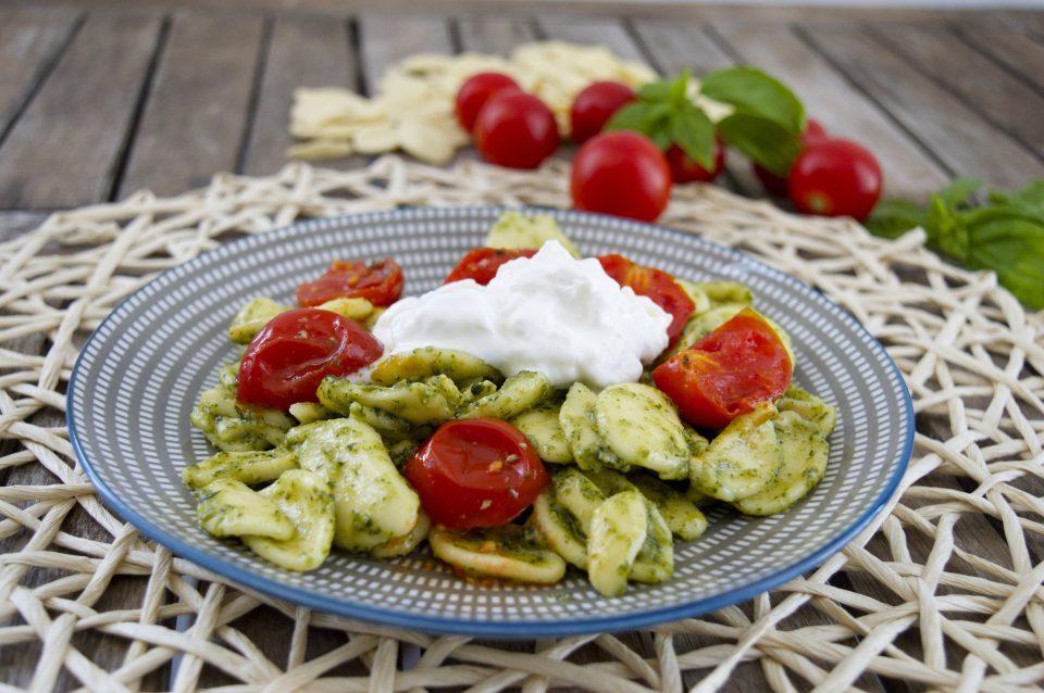 ORECCHIETTE CON BURRATA, POMO CONFITE, E PESTO