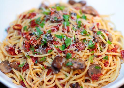 Spaghetti alla Mediterranea (Serving 4 people)